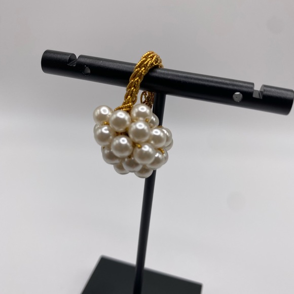 Pearl Cluster Ring - Picture 2 of 3